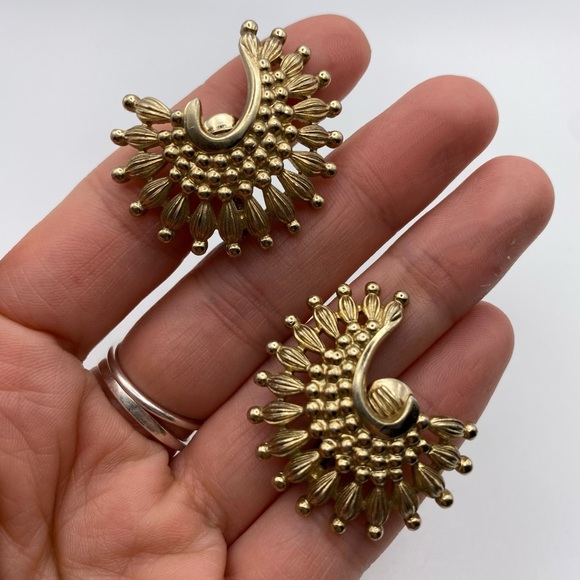 Vintage Jewelry - Vintage Monet gold tone clip-on wing inspired earrings